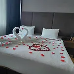 Queen Palace Hotel 4*