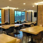 Queen Palace Hotel 4*