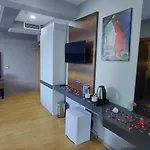 Queen Palace 4*
