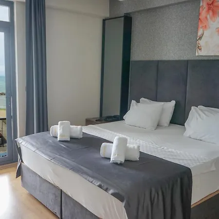 Queen Palace Hotel 4*