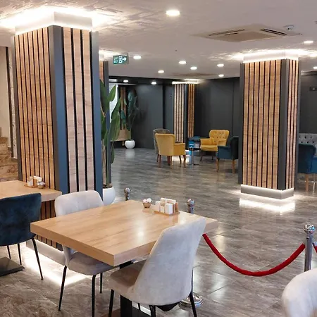 Queen Palace Hotel 4*