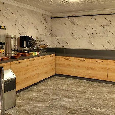 Hotel Queen Palace 4*