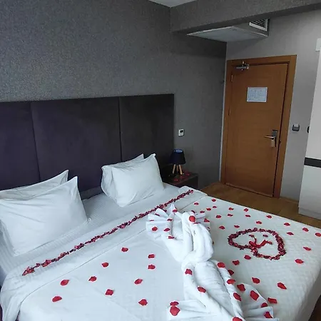 Queen Palace 4*