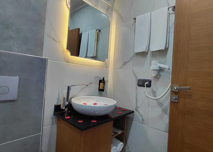 Queen Palace Hotel 4*