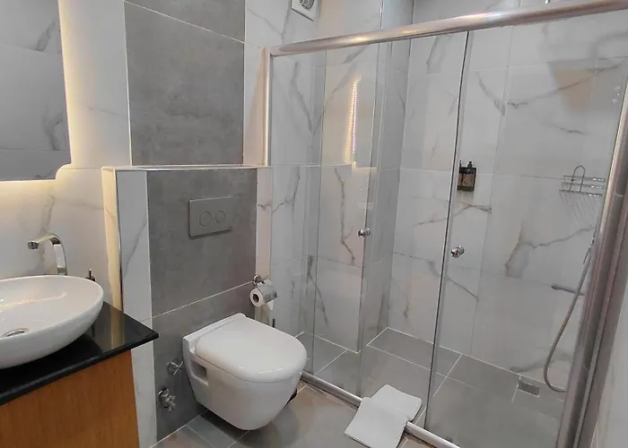 Queen Palace Hotel 4*