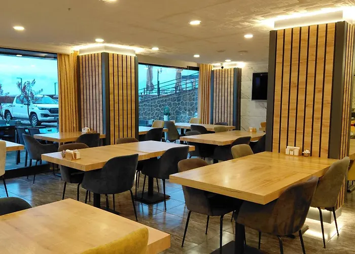 Queen Palace Hotel 4*